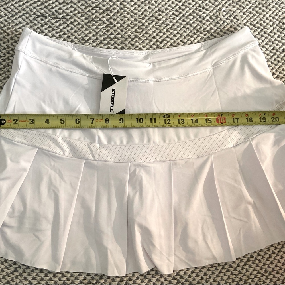 White shirt . Very stretchy material size 22 inch arcoss. Size XL . Very cute